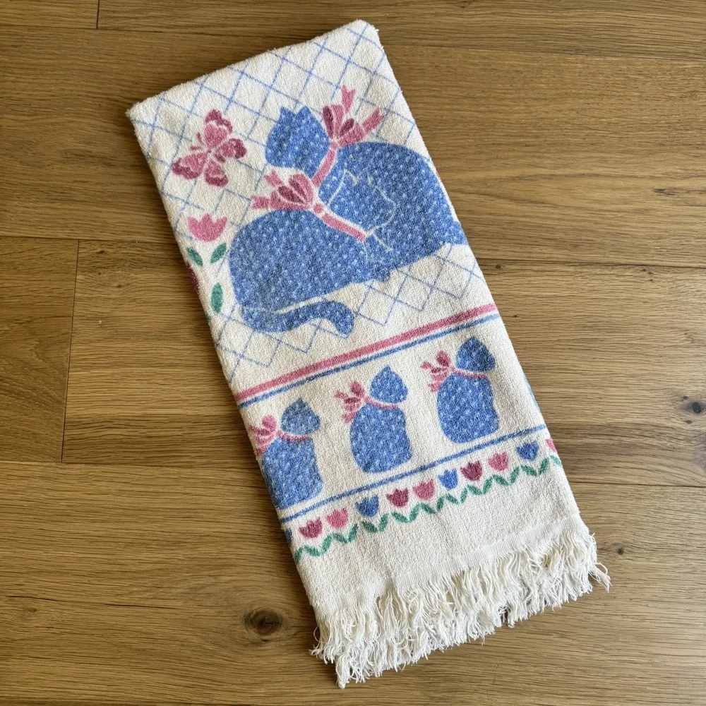 Vintage Cottage Cannon Bath Towel Blue Cat Pink Floral Fringe Retro USA 80s 90s